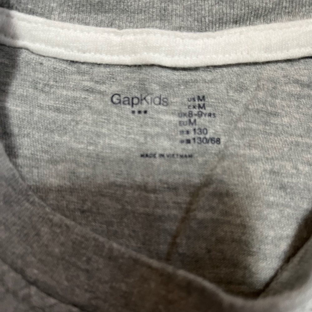 Gap kids shark shirt - Picture 3 of 4